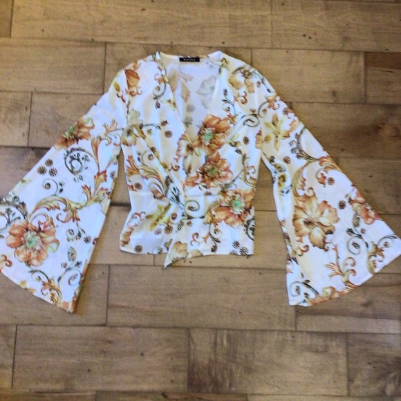 NWOT Banjul Womens Golden Floral Bell Sleeve Asymmetrical Top Size Small - Picture 2 of 8